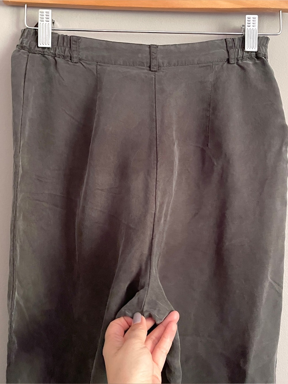 Gray Silk Balloon Capri Pants w/ Hand Painted Flowers - XS / Small 🎈 - Picture 7 of 11